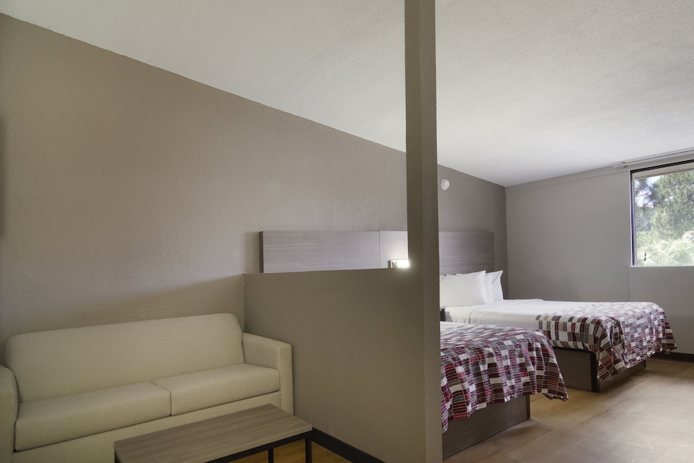Red Roof Inn Suites Brunswick I 95 15/32