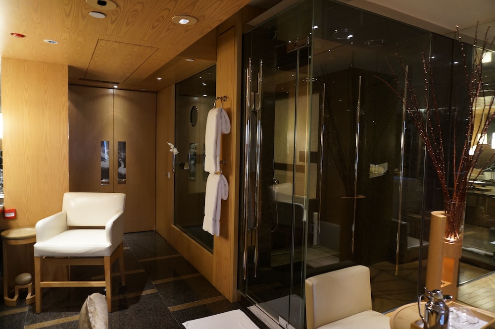 GRAND HYATT HONG KONG 29/69
