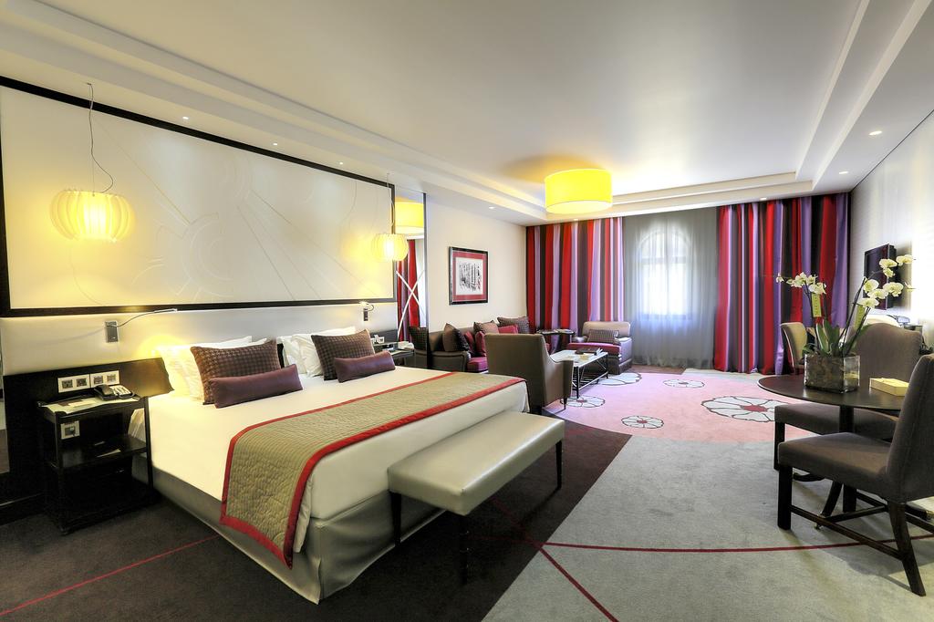 PRESTIGE, SUITE, KING BED, LIVING AREA, TERRACE