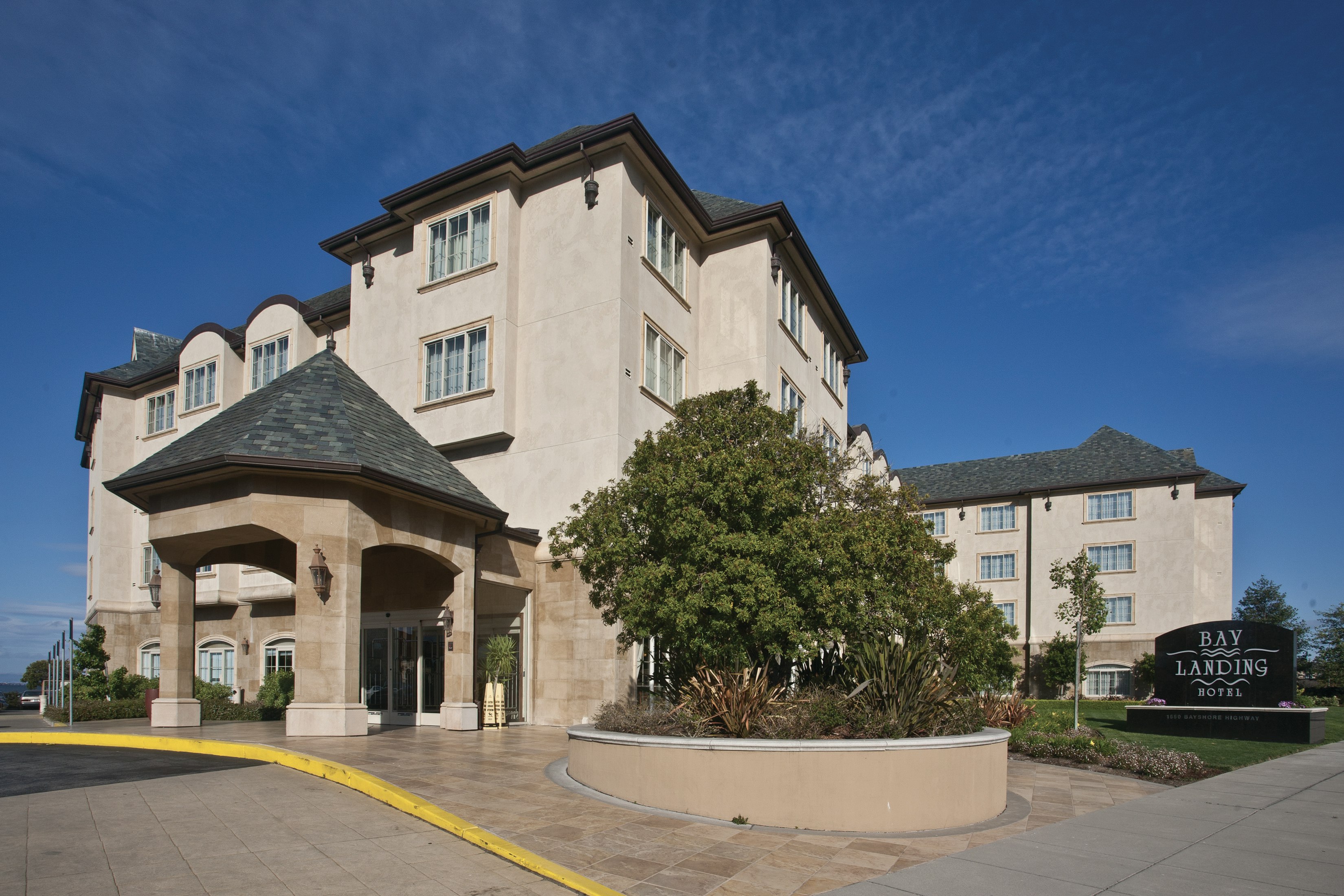 Bay Landing Hotel 7/55