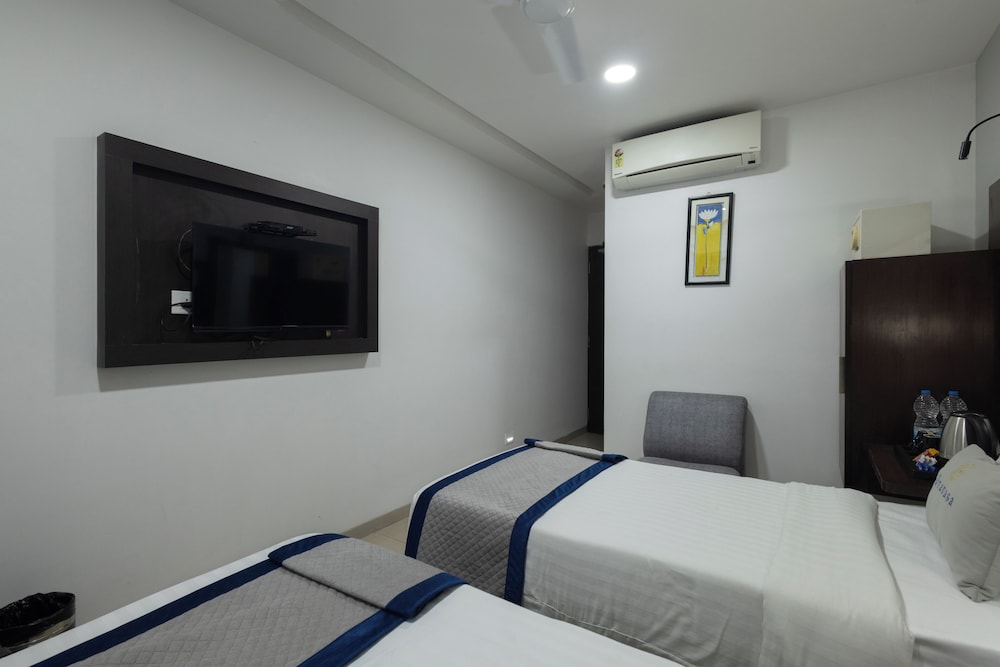 Capital O 33294 Hotel Sapphire Regency (Ex. Sapphire Regency) 13/50