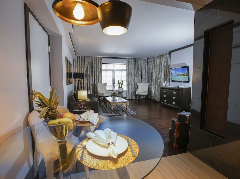 Lincoln Arms Suites 51/73
