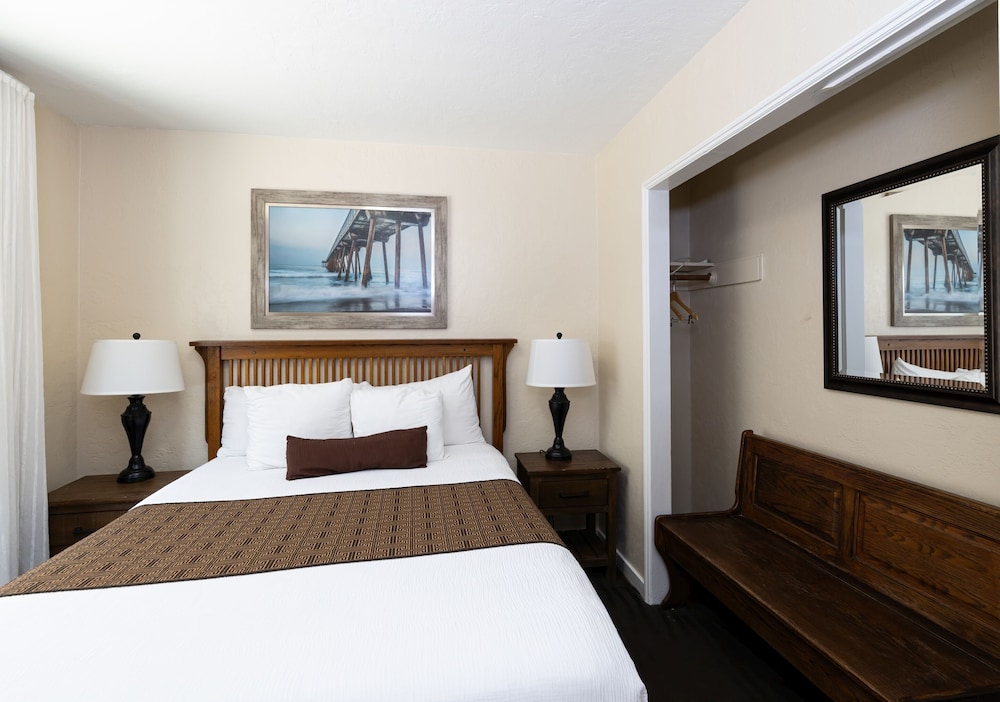 Capitola Venetian Hotel 10/60