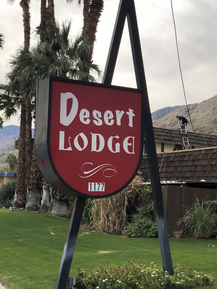 Desert Lodge 32/50