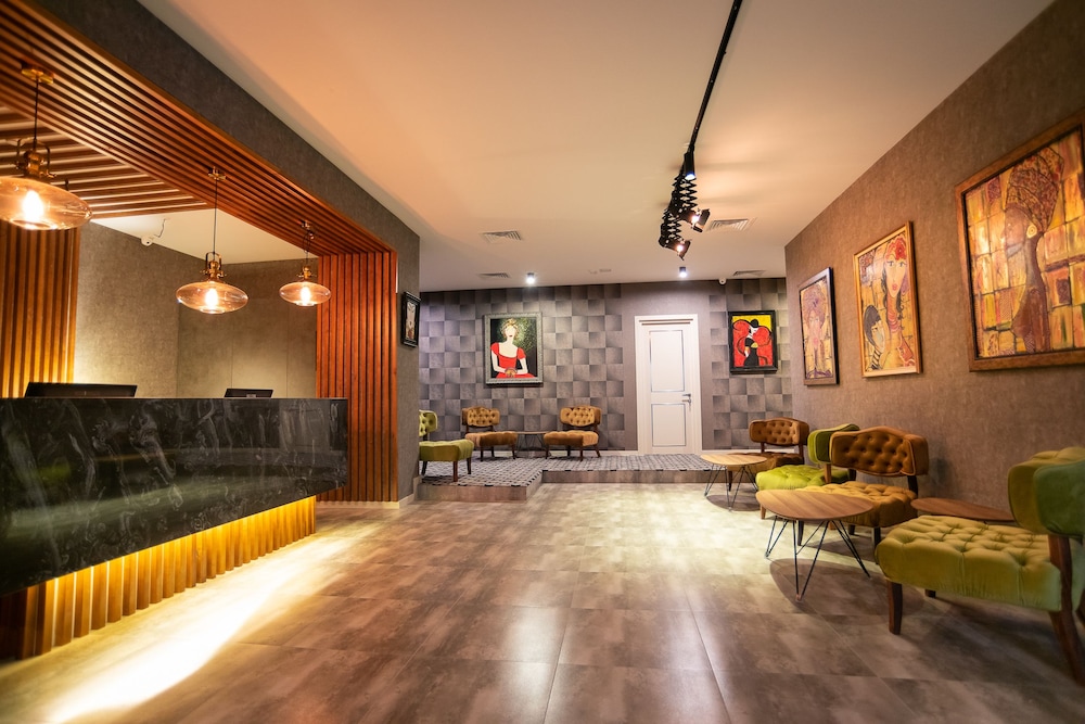 Gallery Art Hotel 32/41