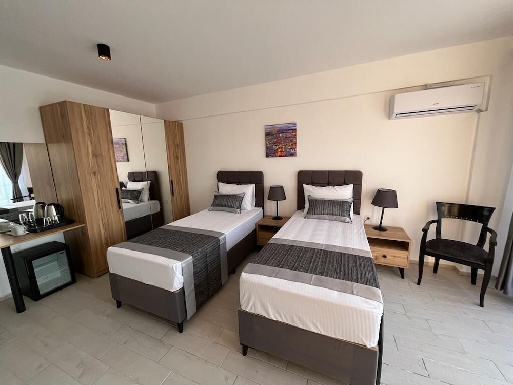 Ni Marin Hotel 2/40