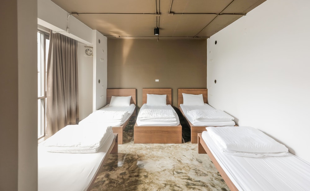 Collection O The Spades Hostel 23/58