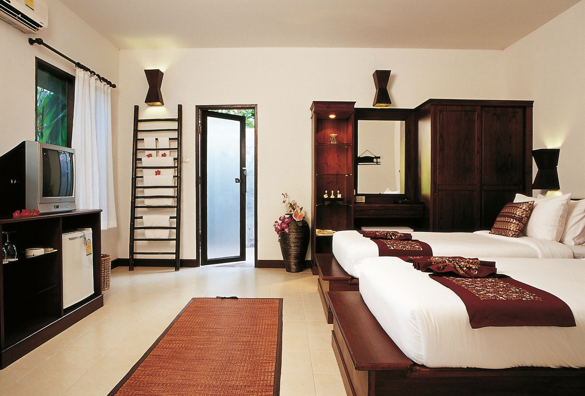 SUPERIOR, TWIN BEDS