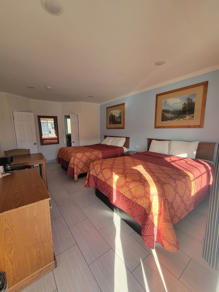 Townhouse Motel 34/57