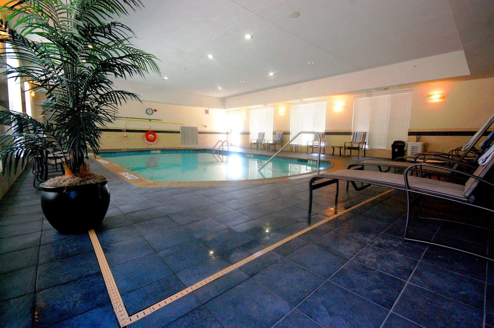 Hampton Inn Suites Mount Pleasant 34/61