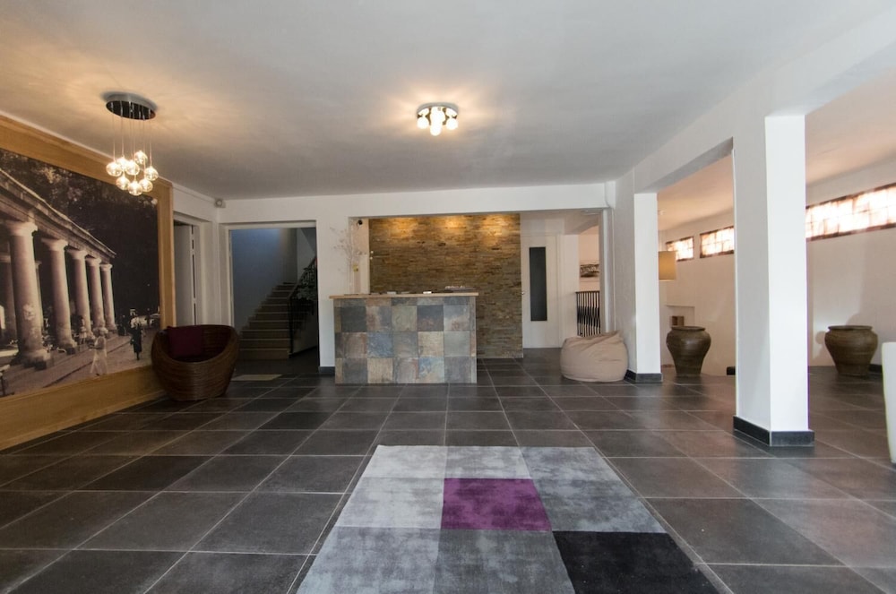 Hotel Le Grillon 5/25