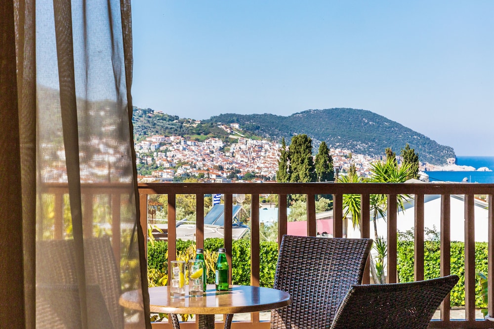 Skopelos Holidays Hotel 68/71