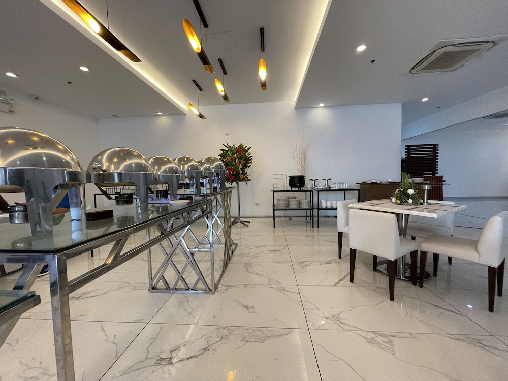 Golden Peak Hotel and Suites powered by Cocotel 45/63