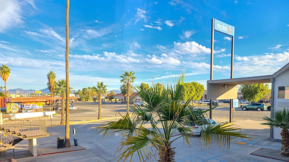 Motel6 Blythe, CA - South 65/71