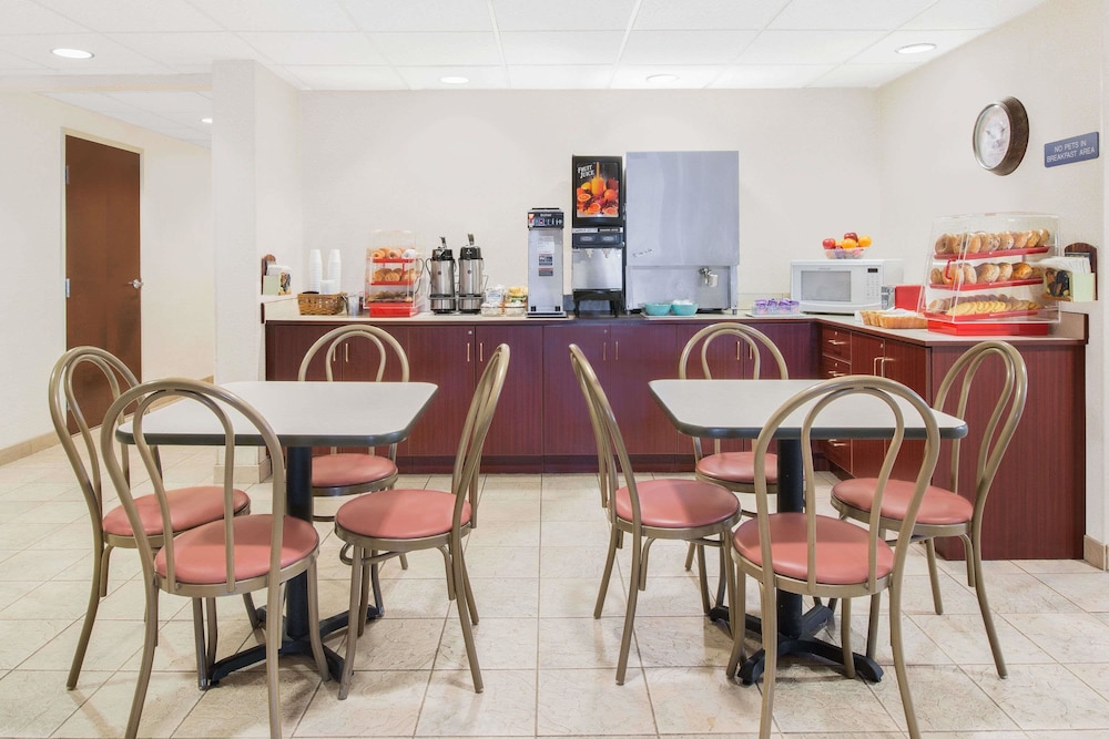 Microtel Inn & Suites By Wyndham Hamburg 13/19