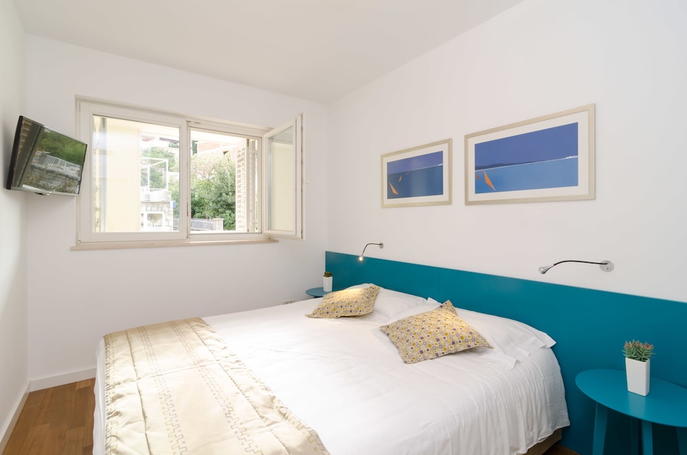Antonio Luxury Beach Suites 5/35