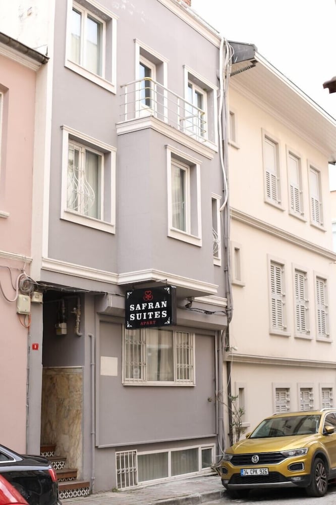 Safran Suites Apart 3/50