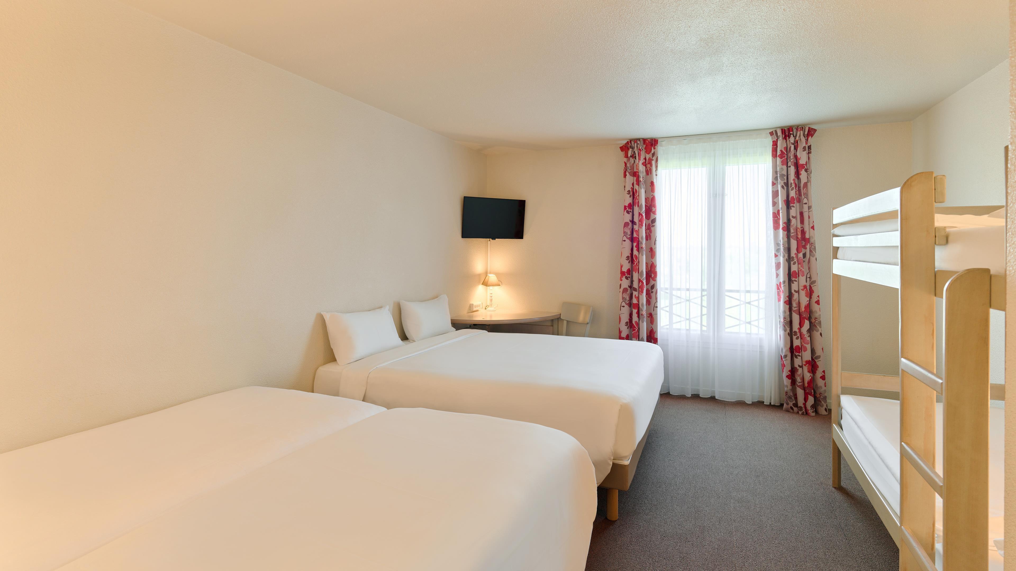 Standard, Twin Beds, Bunk Bed, Sofa