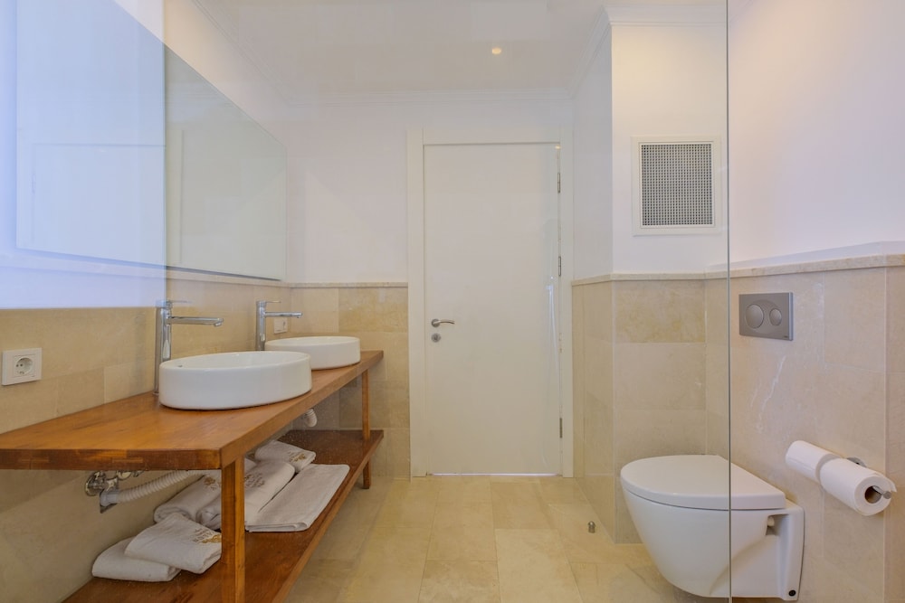 Highclere Hotel and Spa 46/50