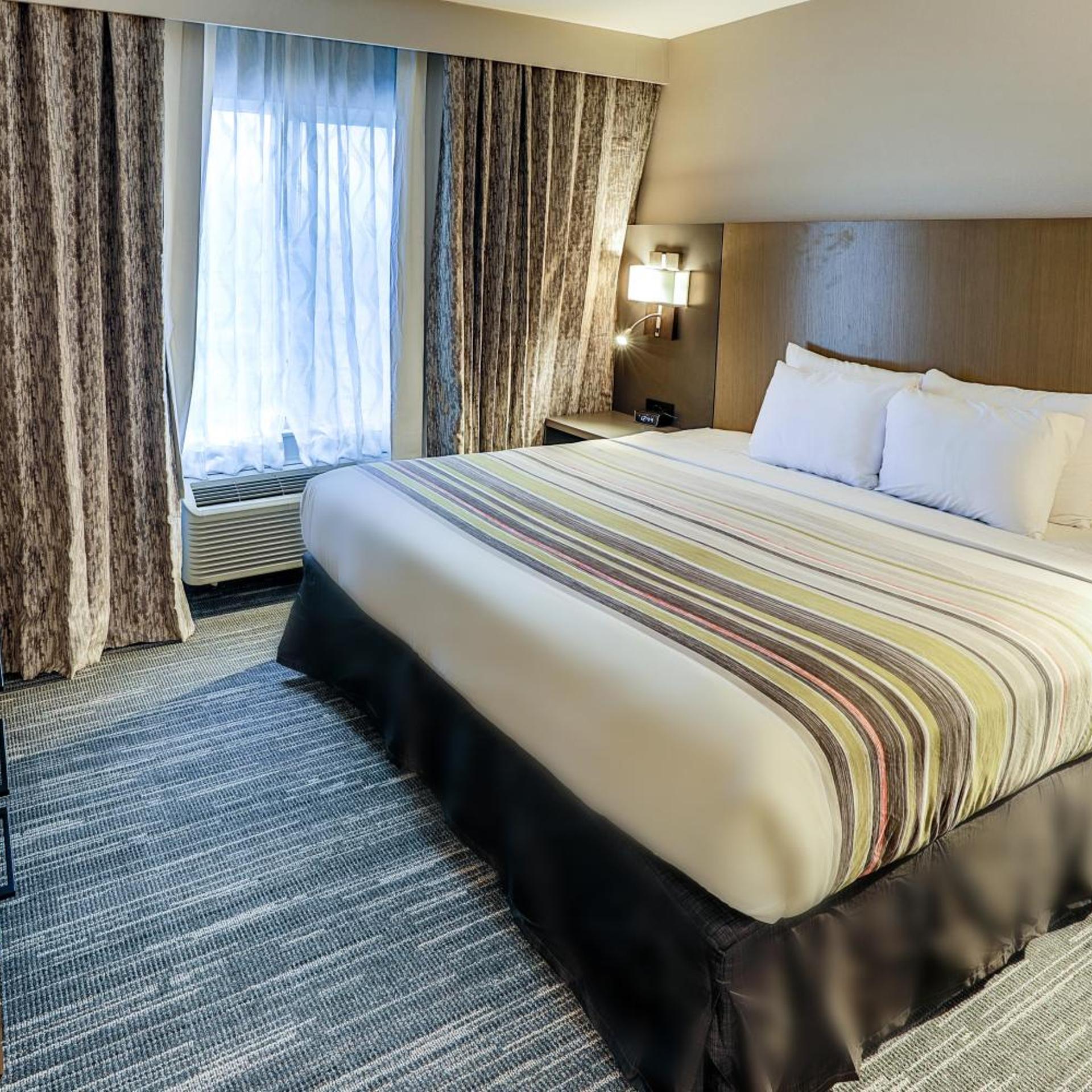 جناح بسرير كينج مع أريكة، Country Inn & Suites By Radisson Nashville Airport TN 2/9