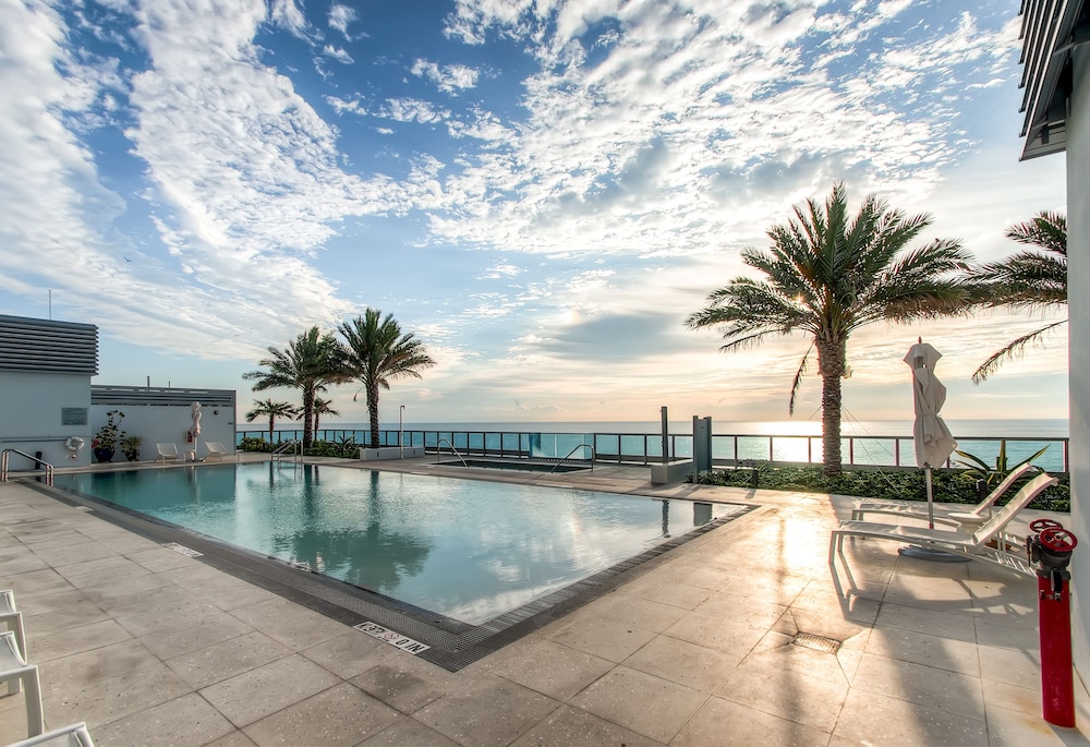Churchill Suites Monte Carlo Miami Beach 70/76