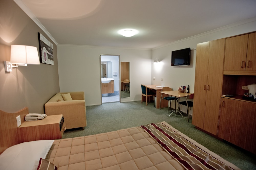 Centrepoint Motor Inn 15/19
