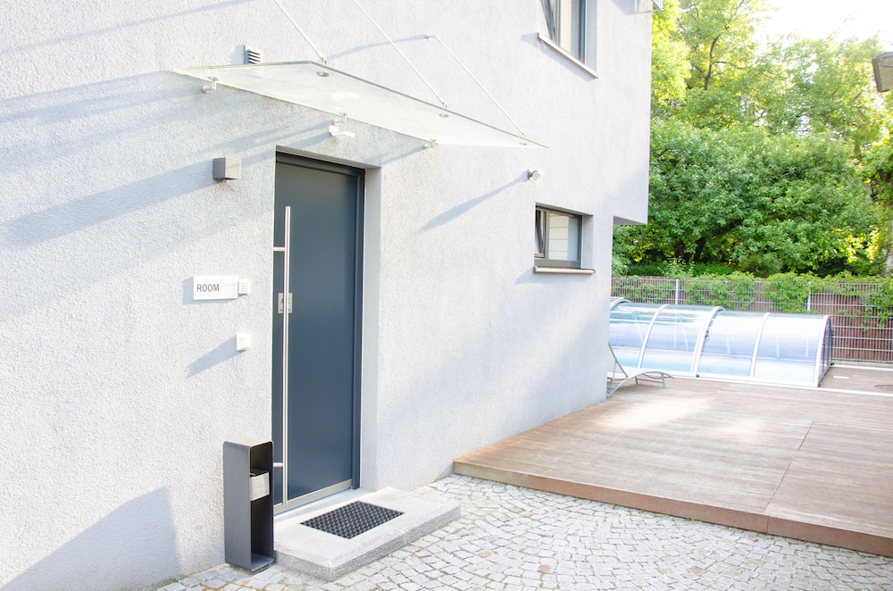 Room 4 Apartments 40/50