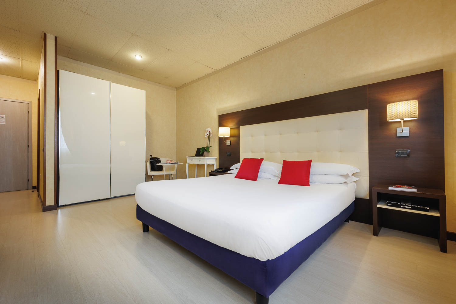 Room at IH BOLOGNA AMADEUS, BOLOGNA
