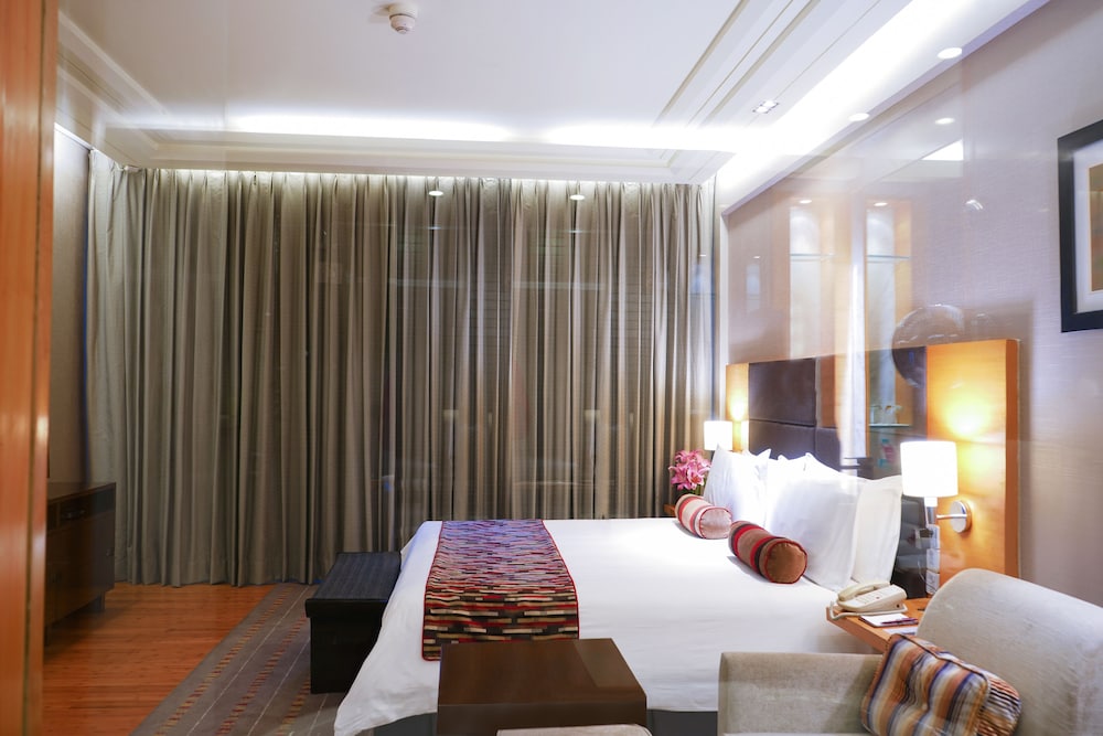 Crowne Plaza Gurgaon 38/82