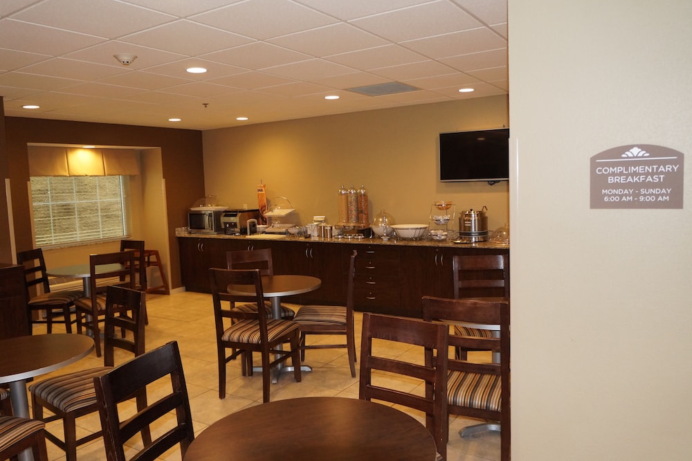Microtel Inn Suites By Wyndham Cambridge 24/31