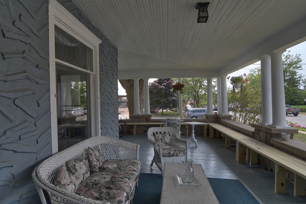 Charlevoix House 25/50