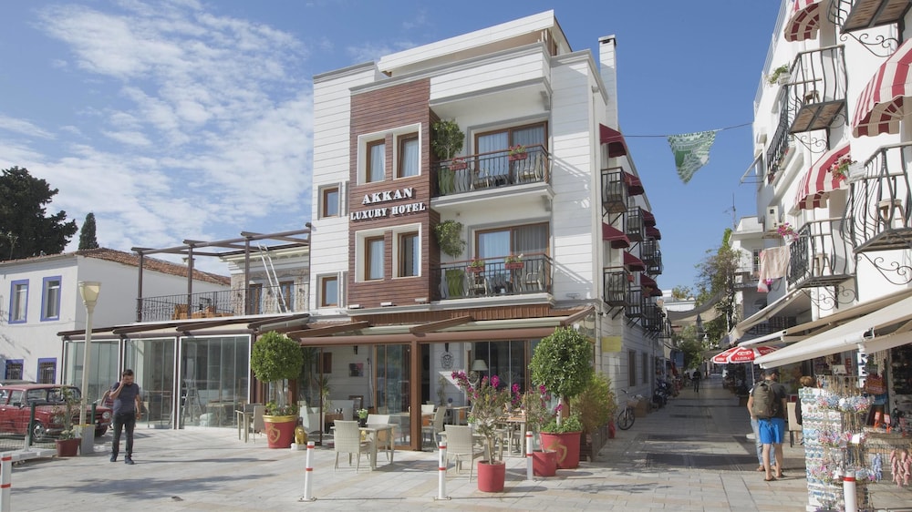 AKKAN LUXURY HOTEL 4/84