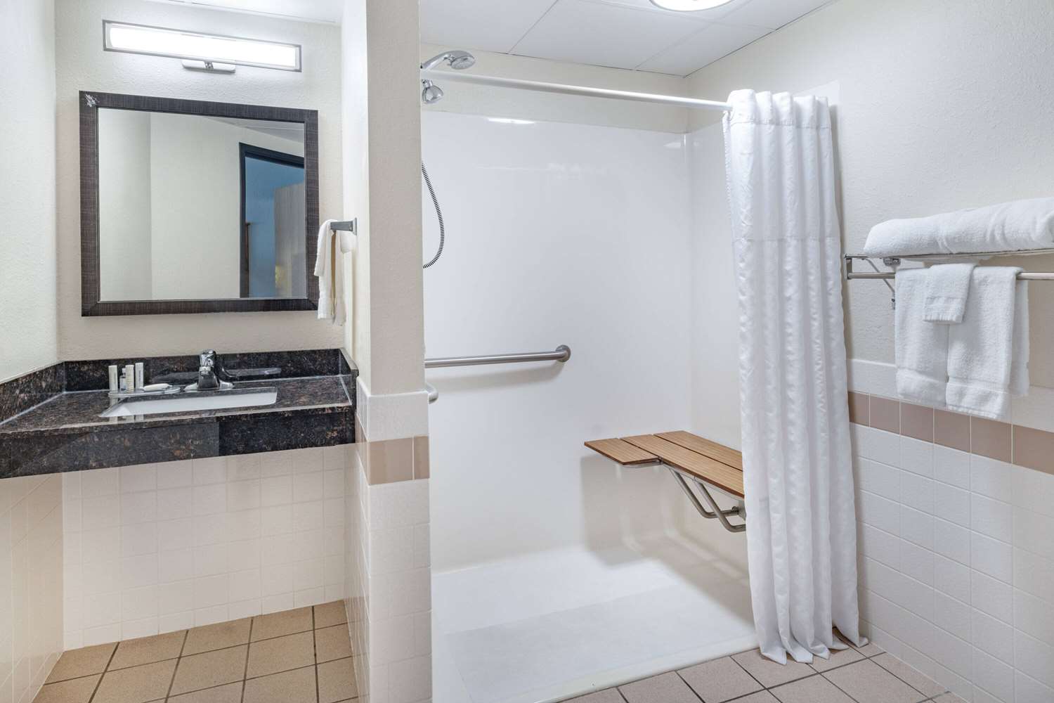 AmericInn by Wyndham Aberdeen Event Center 59/61
