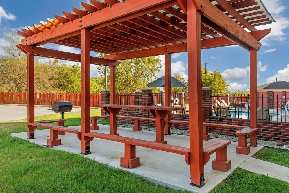 Comfort Inn and Suites Mexia, TX 53/59