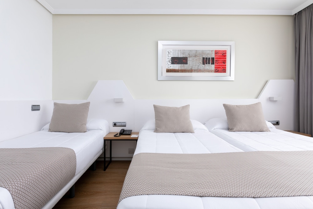 Urban, Standard, Triple, 3 Beds