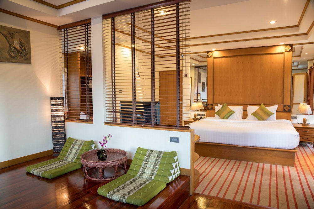 Charlie House Pinklao 26/66
