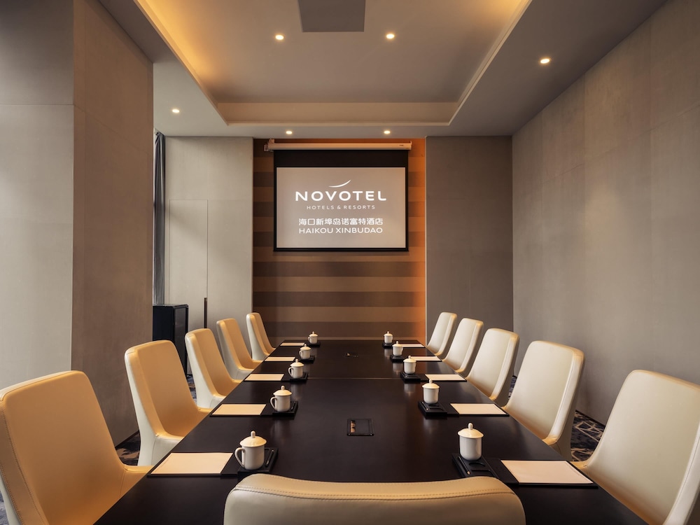 Novotel Haikou Xinbudao 60/63