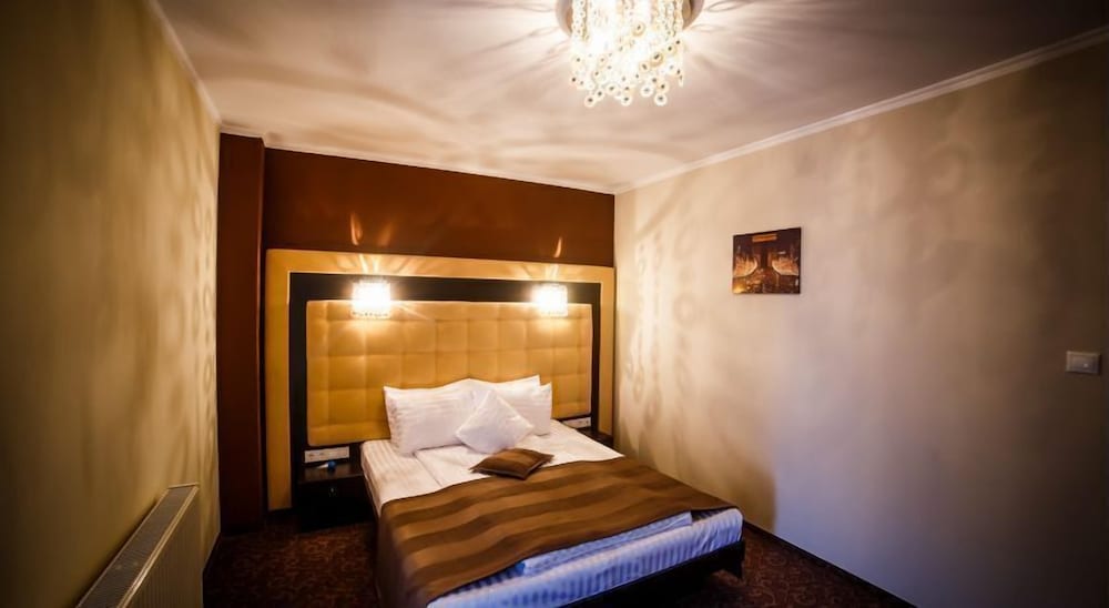 جناح ديلوكس بسرير كينج مع أريكة، Hotel Ozana 2/2