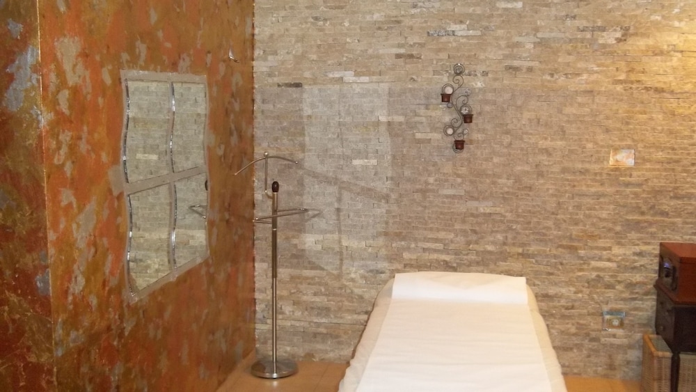 PRINCE RESIDENCE(FORMERLY VESUVIO PRICE RESIDENCE APARTHOTEL) 42/75