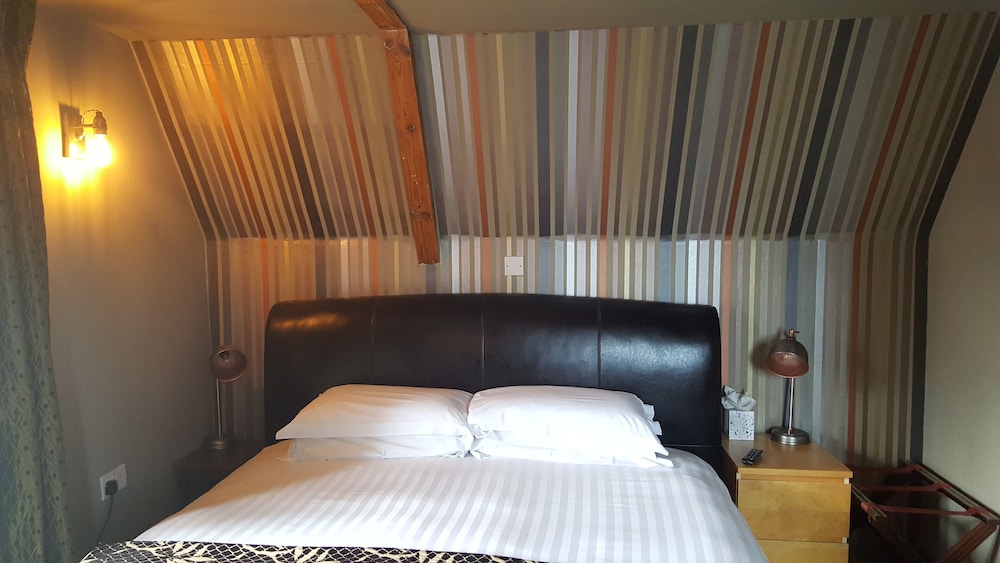 The Belfry, Restaurant and Rooms 11/39
