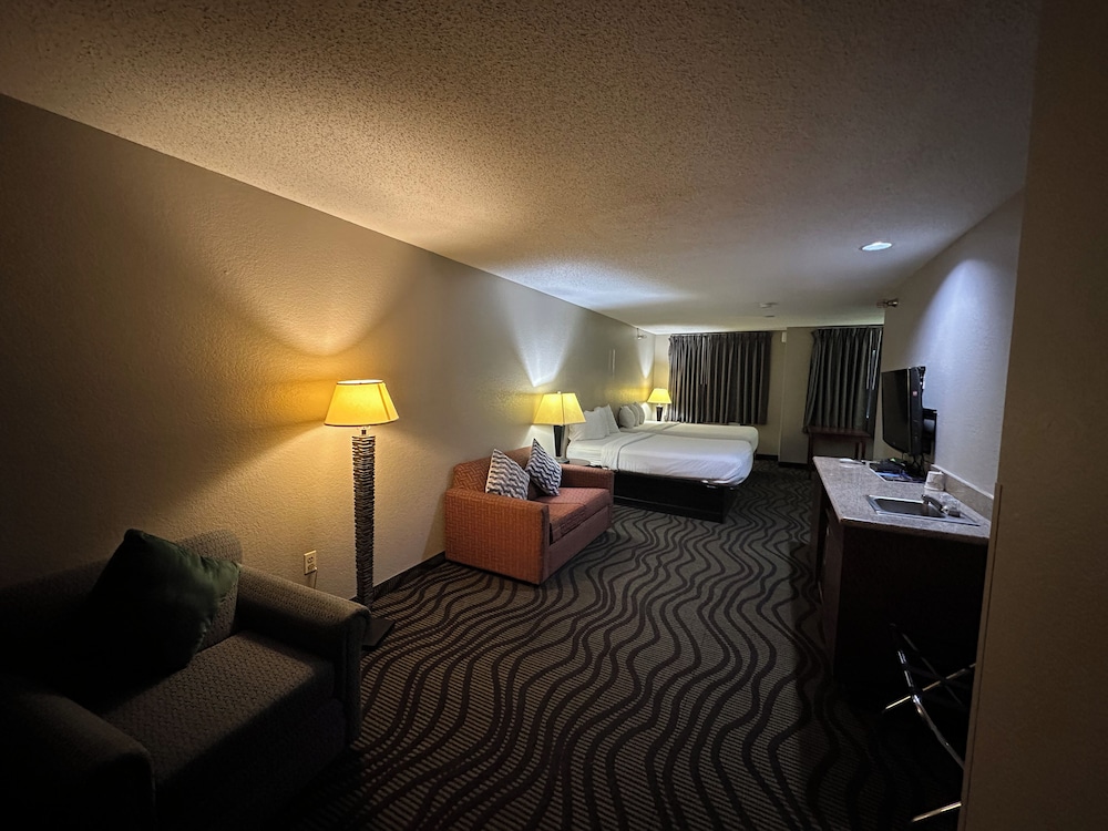 Baymont Inn & Suites by Wyndham Lincoln NE 20/47