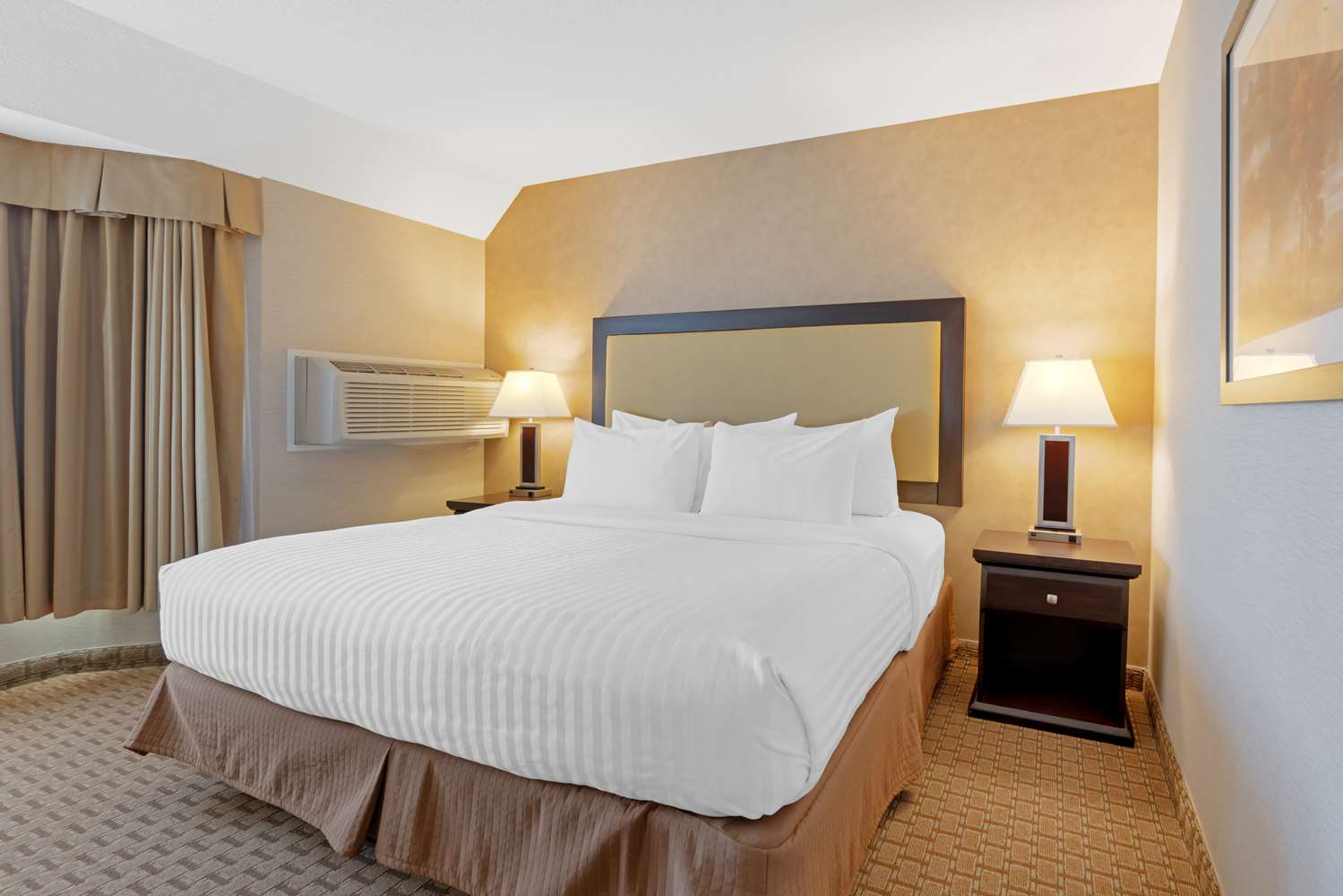 Best Western Plus Emerald Isle Hotel 8/21