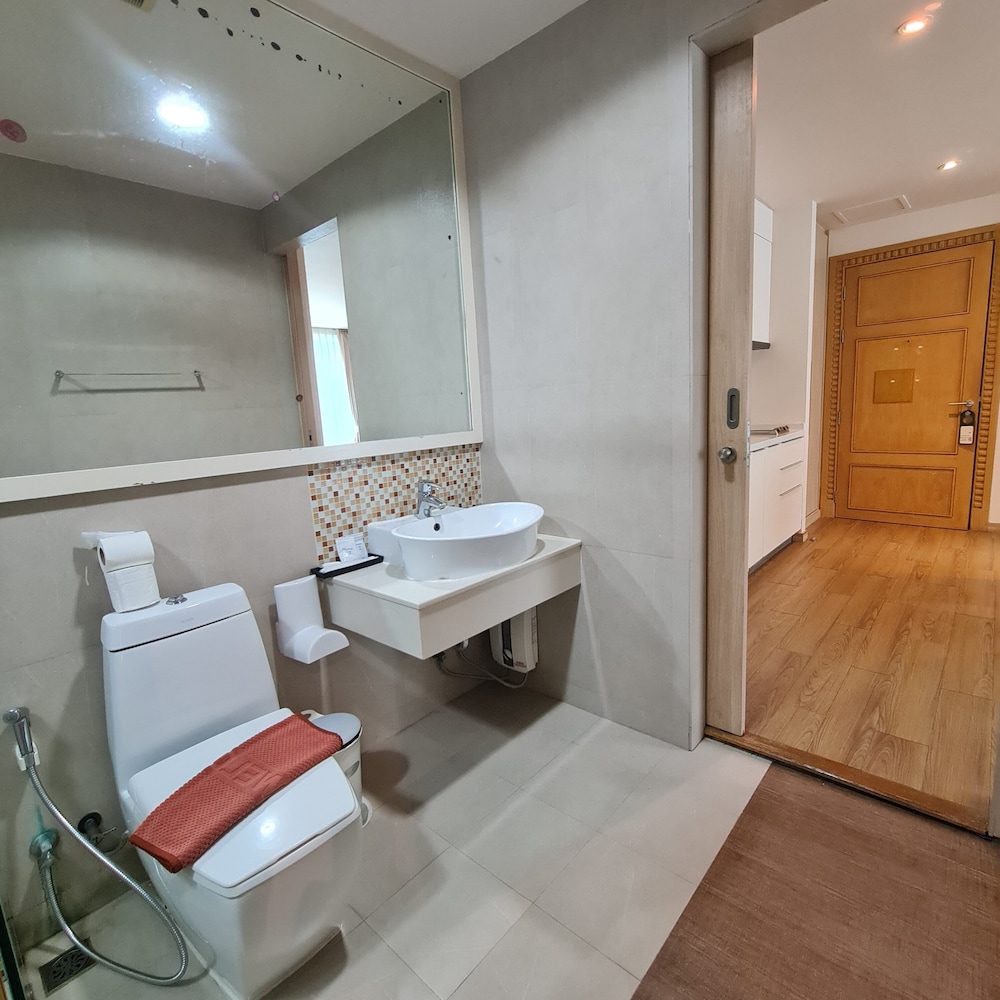 THE BAYCLIFF RESIDENCES 47/50