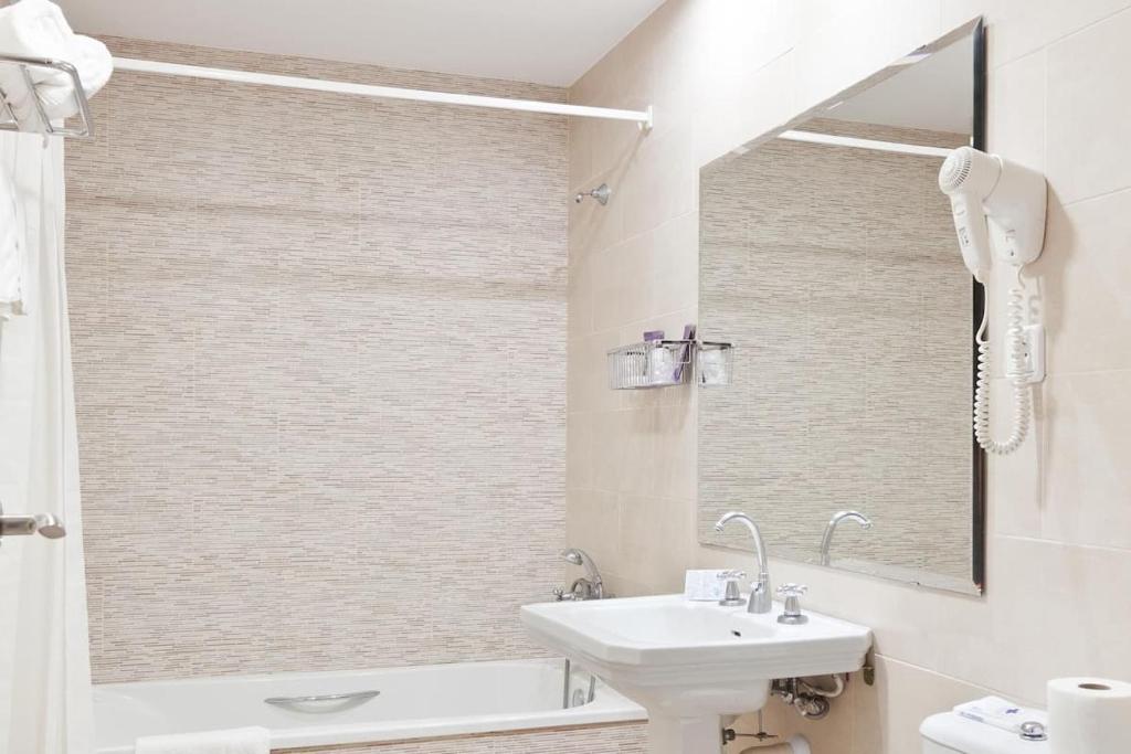 Comfort 2+1، Hotel Roger de Flor by Seleqtta 8/9