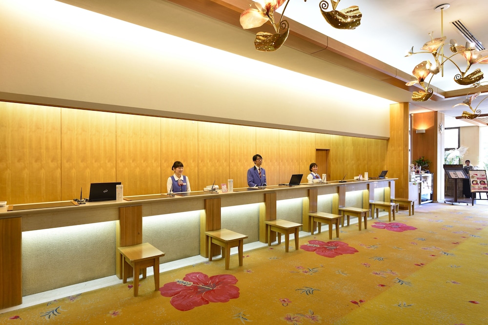 Hotel Hawaiians 4/44