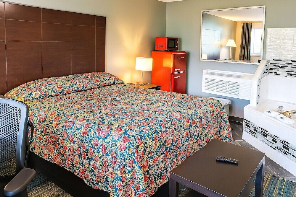 Catalina Airport Motel 24/42