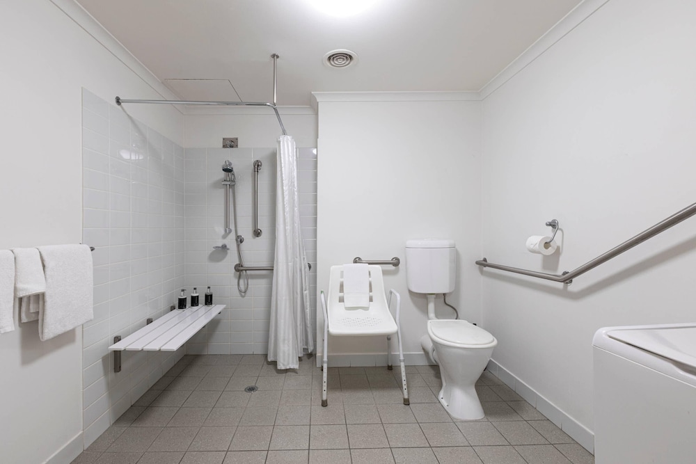 MainStay Suites Williamstown 57/63