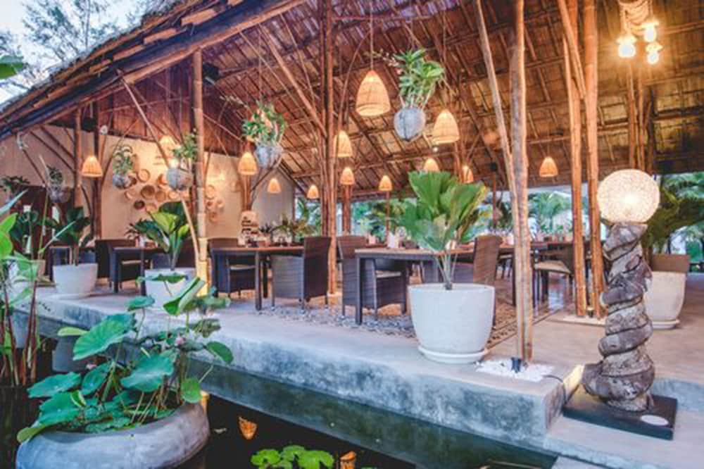 Sahaa Beach Resort 6/48