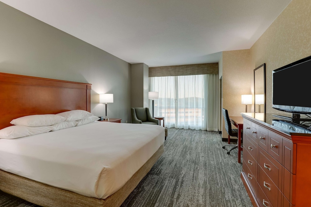 ROOM, KING BED, HIGH FLOOR, ACCESSIBLE