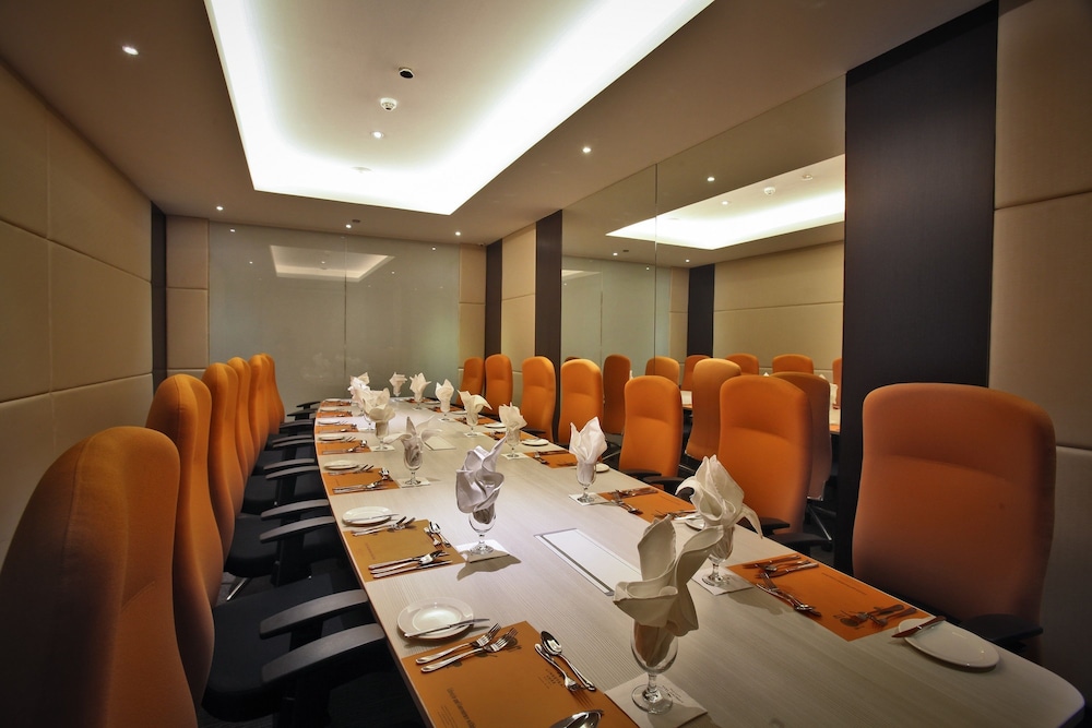 Limketkai Luxe Hotel 41/50